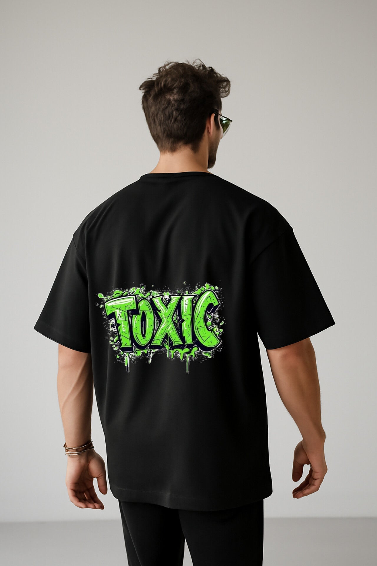 "Toxic" black Oversized t-shirt