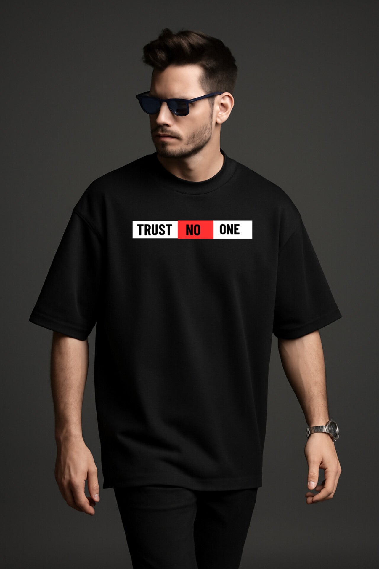 "Trust no one" black  Oversized t-shirt